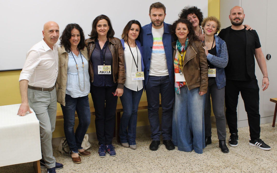 Il gruppo organizzativo di Amabili Confini durante l'incontro con lo scrittore Paolo Giordano